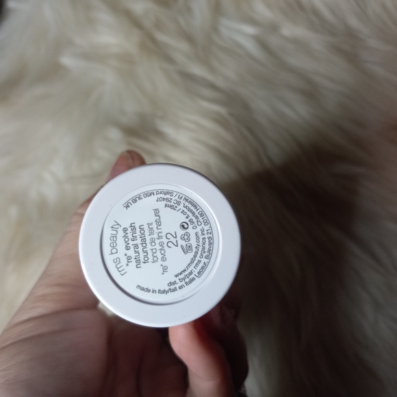RMS beauty, shade 22 new and Sealed Foundation - Picture 2 of 4